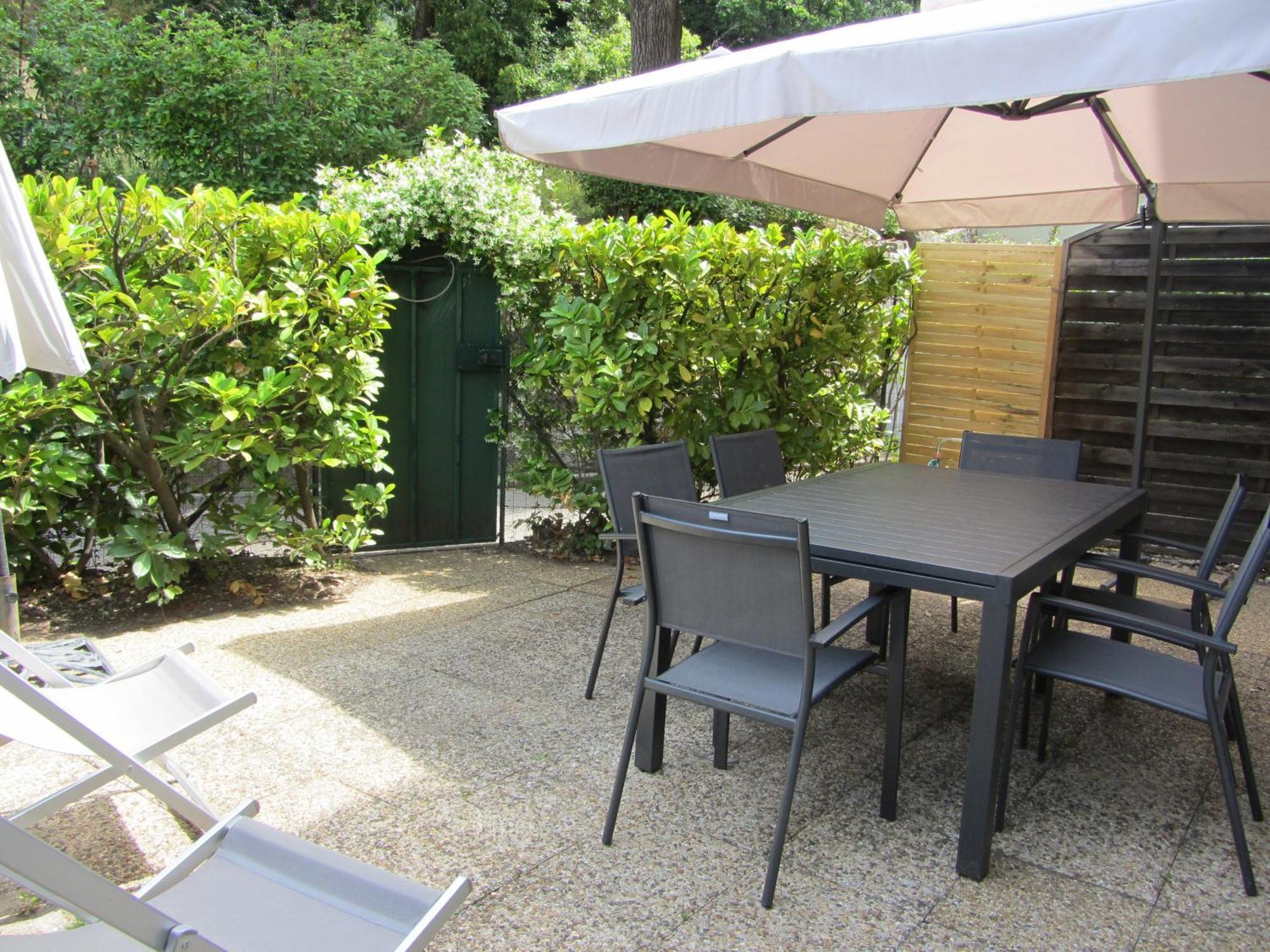 Appartement Les Cigales Rez De Jardin A 10Mn Des Plus Belles Plages Hyères Exteriör bild